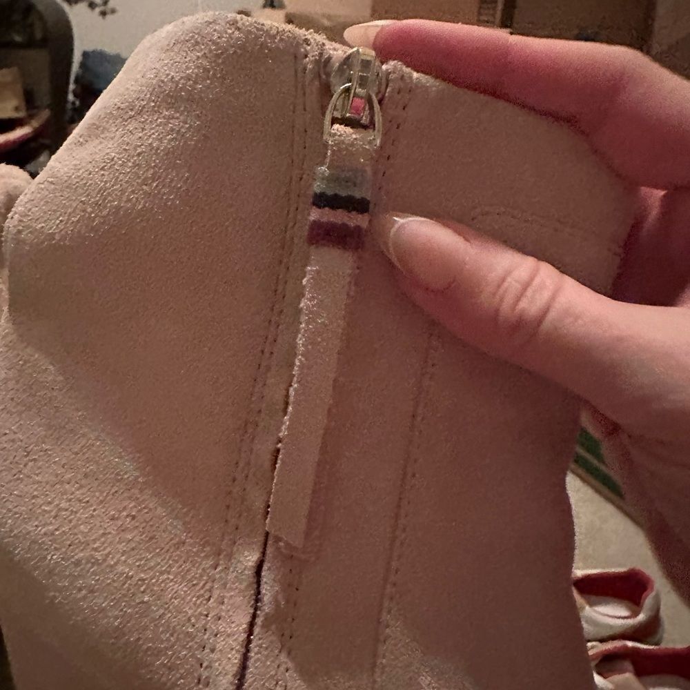 Tom’s Light Pink suede style booties - Picture 4 of 11